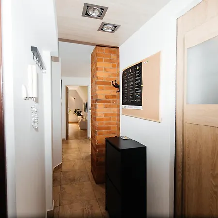 Maya's Flats & 23 Attic - Ogarna Old Town *