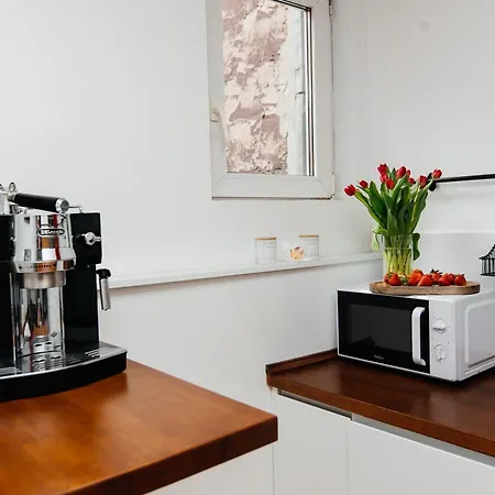 Maya's Flats & 23 Attic - Ogarna Old Town Apartment Gdansk