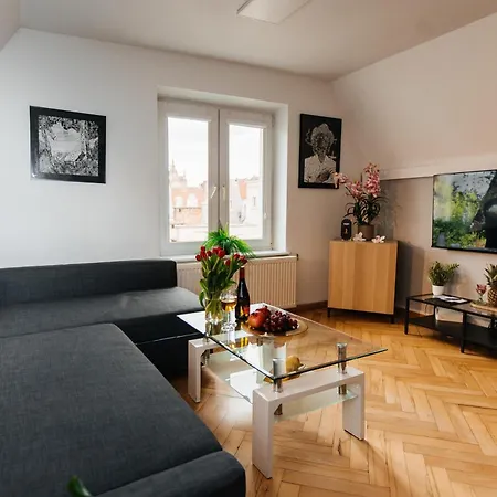 Maya's Flats & 23 Attic - Ogarna Old Town Apartment *