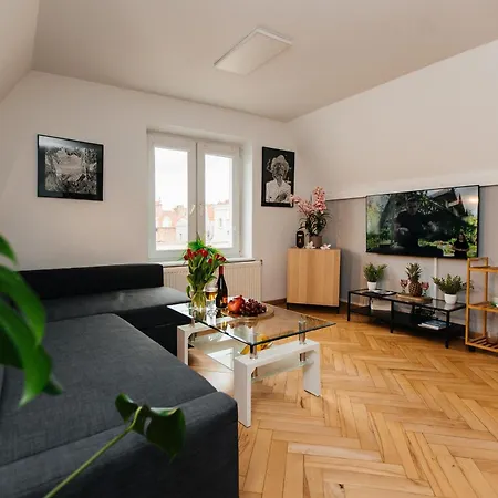 Maya's Flats & 23 Attic - Ogarna Old Town Apartment Gdansk